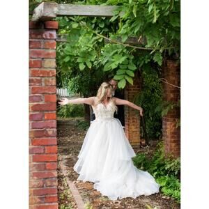 Morilee Madeline Gardner Embroidered Fitted Wedding Dress US Women's M